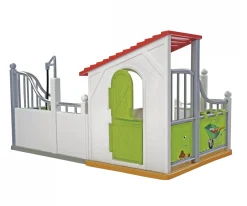 Pferdebox und Waschplatz mit Pferd